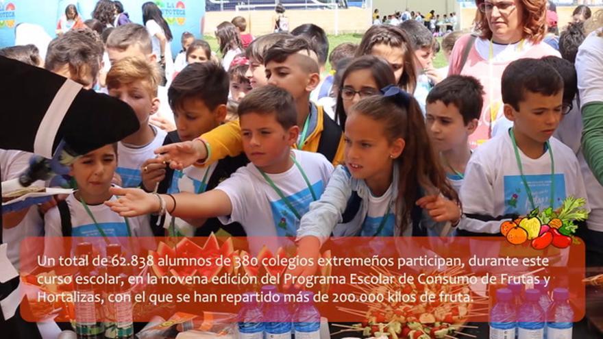 Estudiantes extremeños participan en la campaña de consumo de fruta