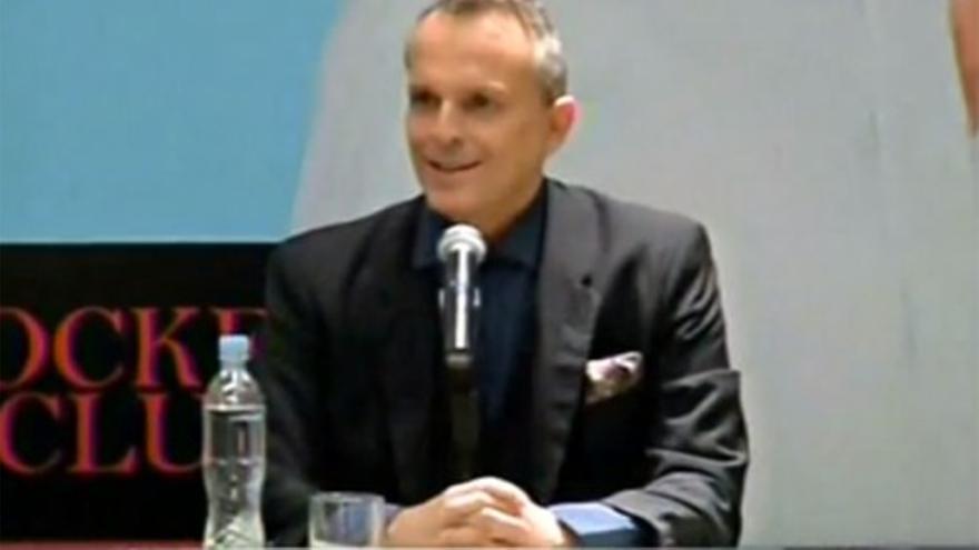 Miguel Bosé se enfada con las &quot;preguntas tontas&quot; de la prensa peruana