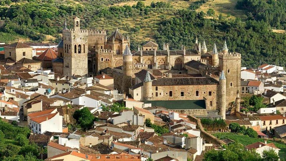 Panorámica del Real Monasterio de Guadalupe.