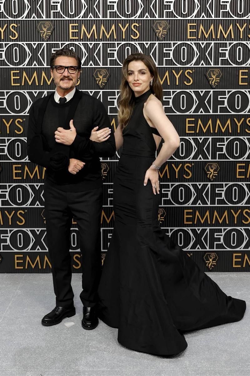 Pedro Pascal y Lux Pascal en los Premios Emmy 2023