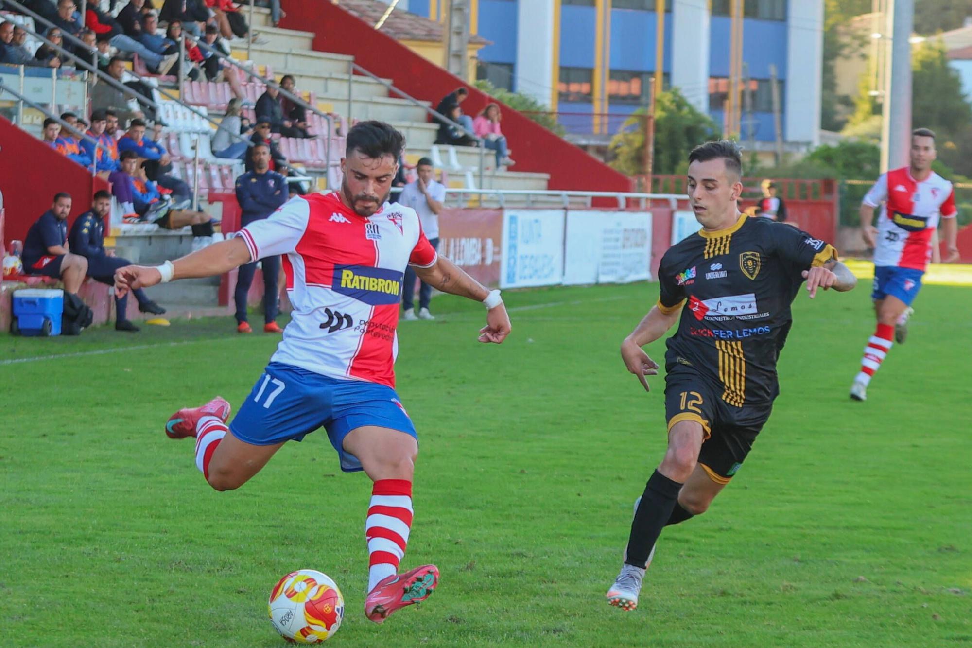 Las imágenes de la contundente victoria del Arosa al Barbadás (3-0)