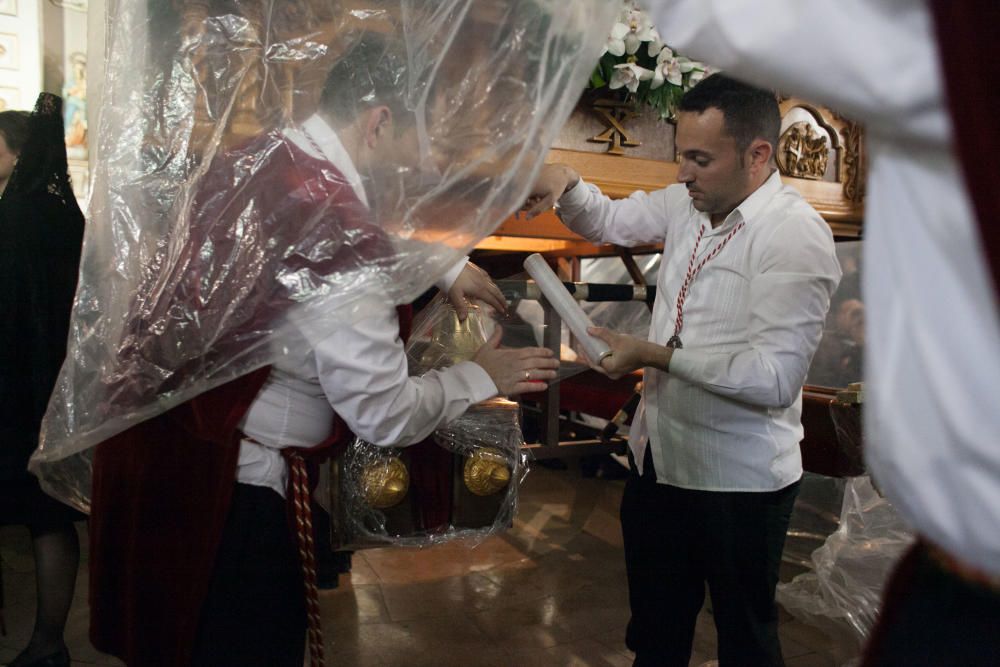 Las cofradías celebran actos en el interior de las parroquias y anulan las estaciones de penitencia