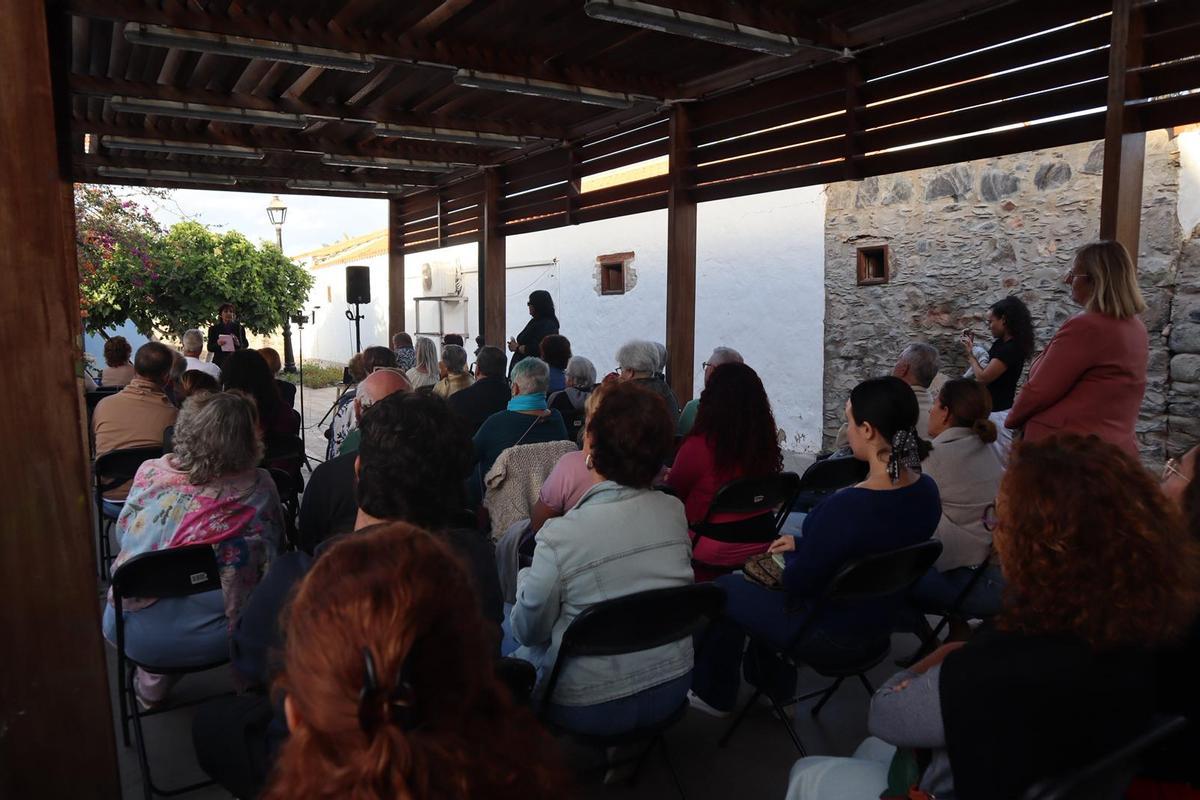 Saturninita acogió el II Encuentro de Poesía Maspalomas Faro de Versos Saturninita acogió el II Encuentro de Poesía Maspalomas Faro de Versos