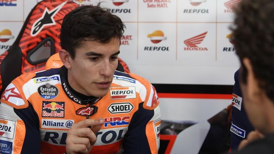 Marc Márquez en su box.