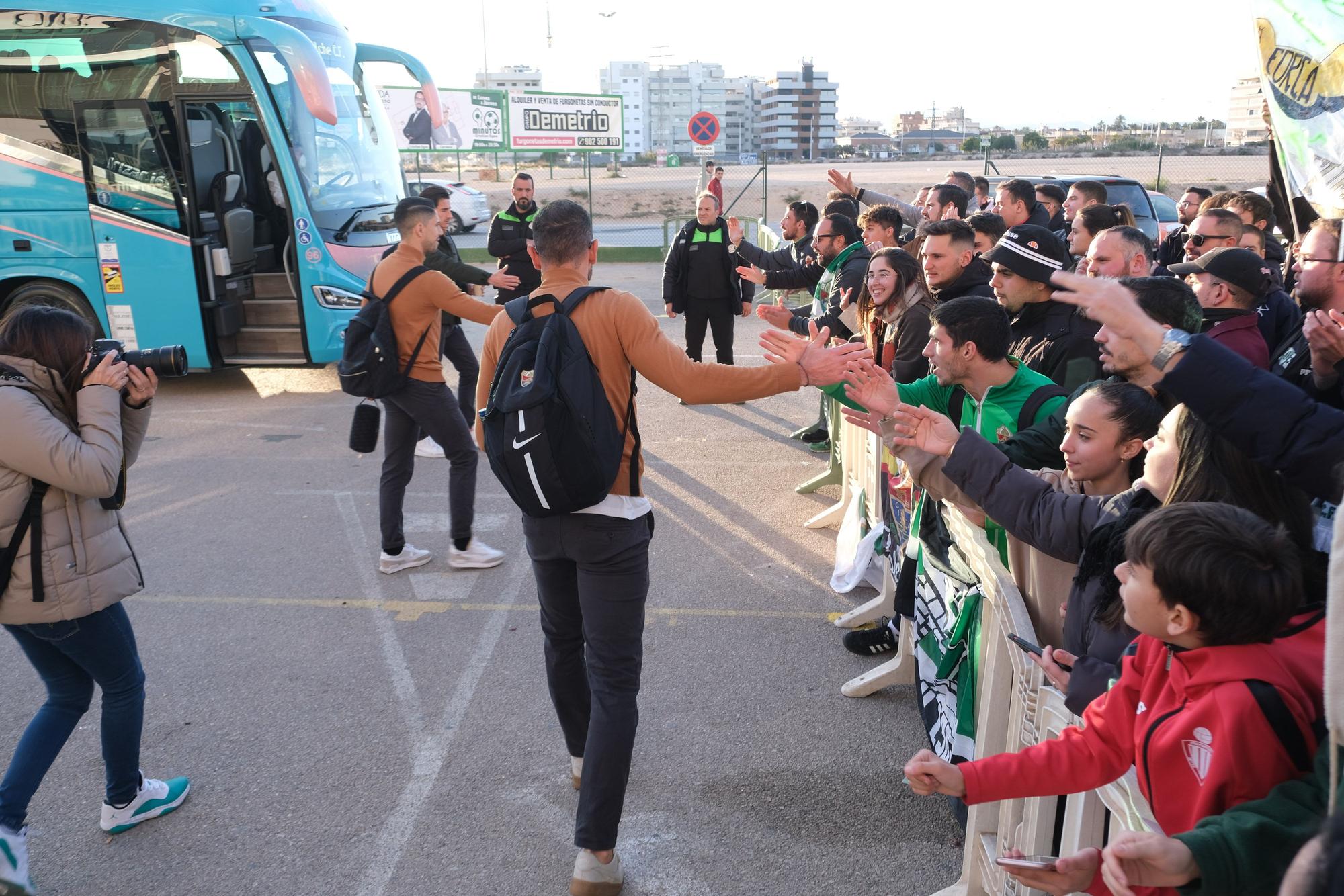 Así ha despedido la afición del Elche CF a la plantilla en su partida hacia Sevilla