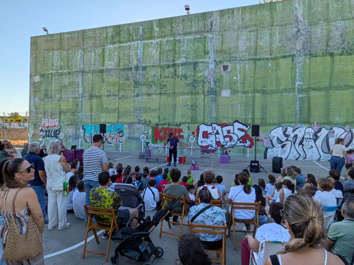Torres del Carrizal renueva su parque en un gesto de compromiso con las enfermedades raras