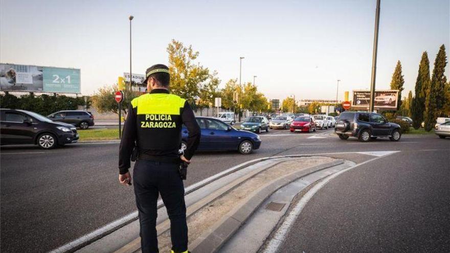 Detenidos tres conductores bebidos, uno tras chocar contra coches aparcados