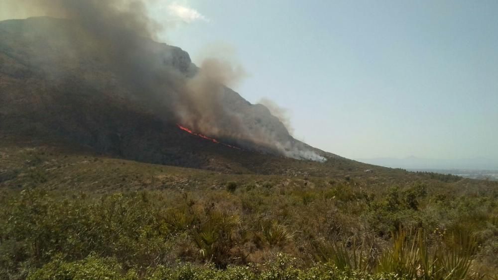 Fuego en el Montgó