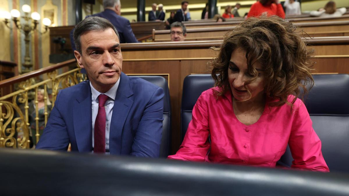 Pedro Sánchez, junto a María Jesús Montero esta semana en el Congreso.