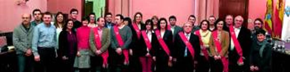 Los alcaldes pedáneos reciben su banda distintiva protocolaria