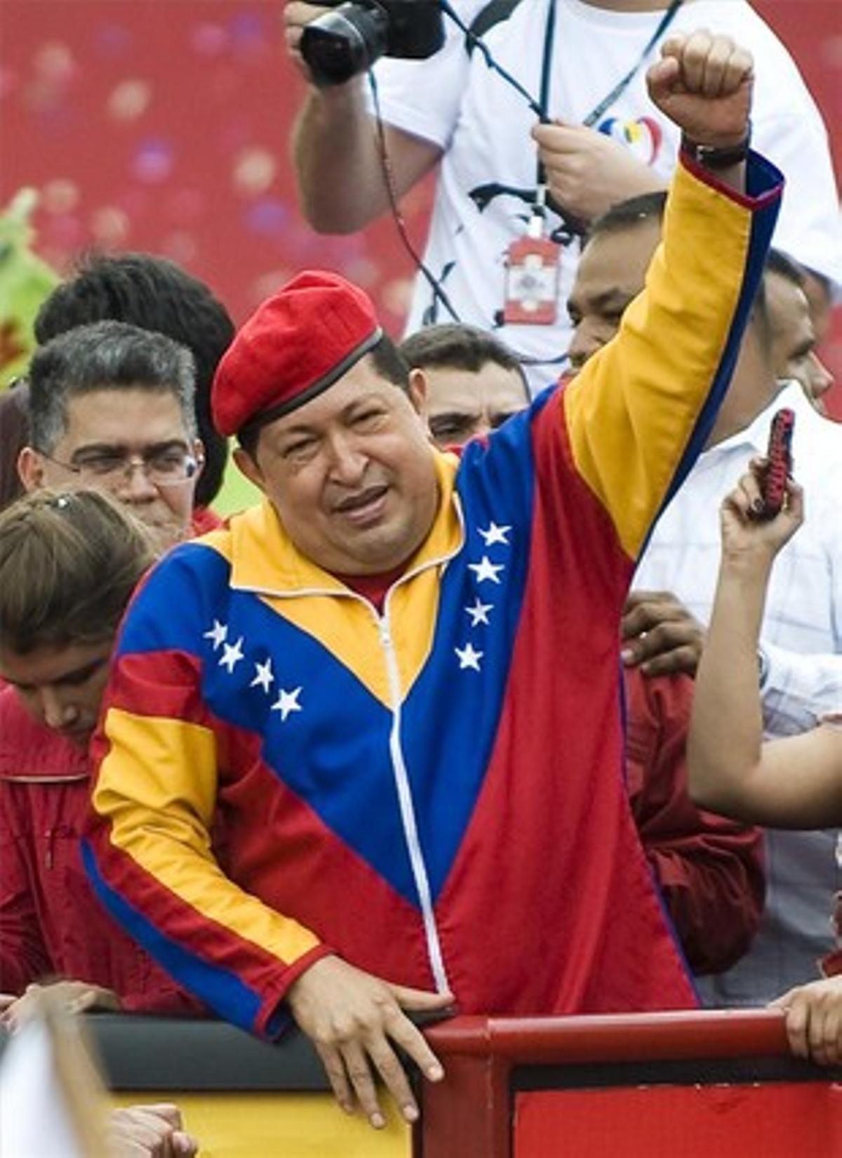 Hugo Chávez saluda els seus seguidors, el 8 de gener passat.