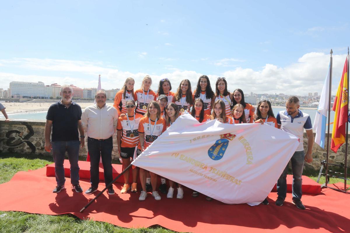 Club de Remo Chapela, ganadoras en categoría femenina en la prueba de traineras disputada en A Coruña.