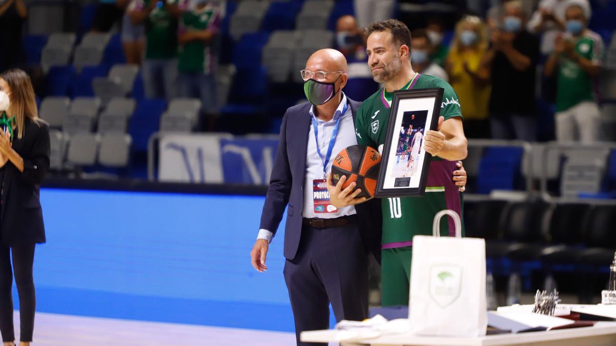 Carlos Cabezas juega su último partido con el Unicaja en el Carpena