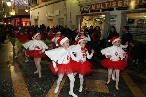 Cabalgata de la ilusión y cuento "El año que Mama Noel repartió los regalos"