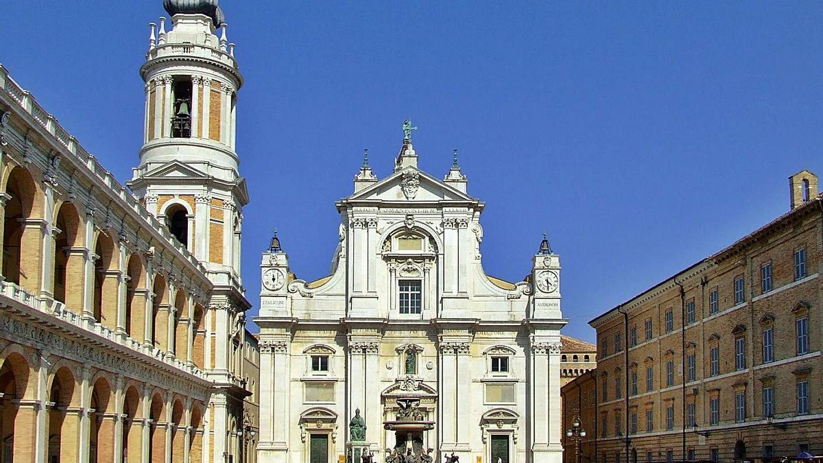 Basílica Pontificia de la Santa Casa de Loreto, situada en el municipio italiano del mismo nombre.