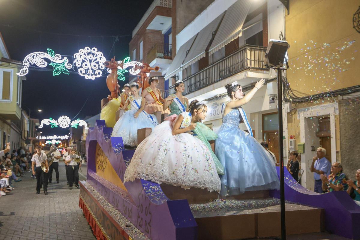 Desfile de Carrozas en Daya Nueva Desfile de Carrozas en Daya Nueva
