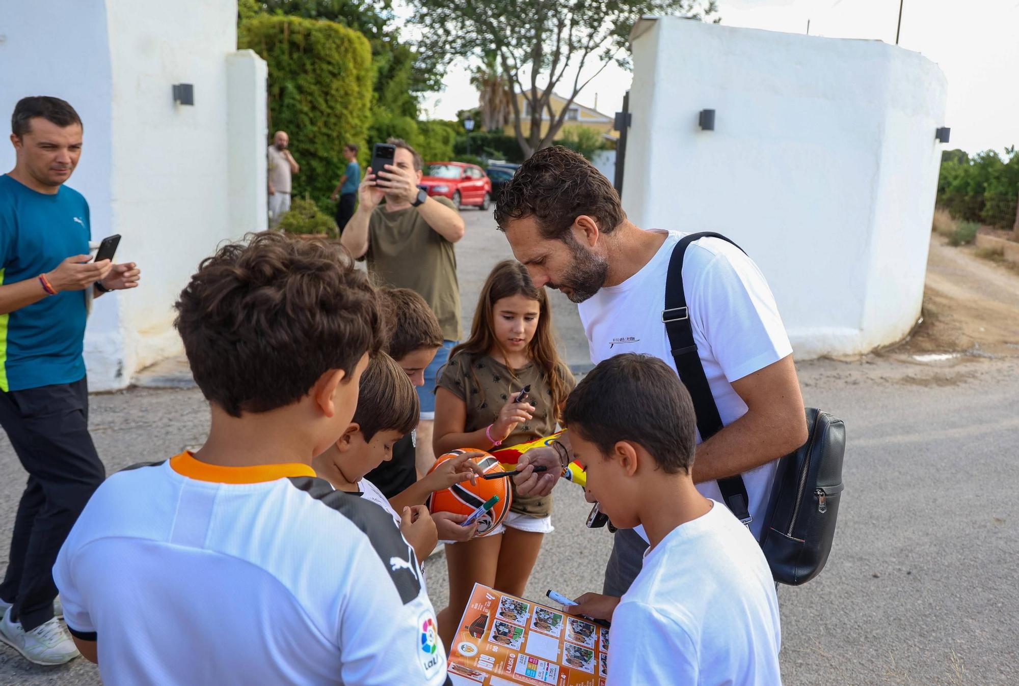 Así ha sido la comida de conjura del Valencia CF, con la presencia de Rafa Mir