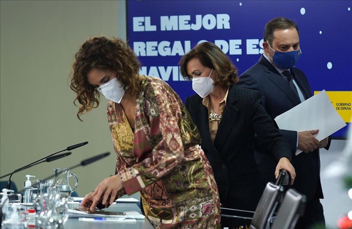 MADRID 22 12 2020 POLITICA  Rueda de prensa posterior a la reunion del Consejo de Ministros que la ofrecieron   la vicepresidenta primera del Gobierno Carmen Calvo   la ministra portavoz y Hacienda Maria Jesus Montero y el ministro de Transporte  Movilidad y Agenda Urbana  Jose Luis Abalos   Imagen DAVID CASTRO