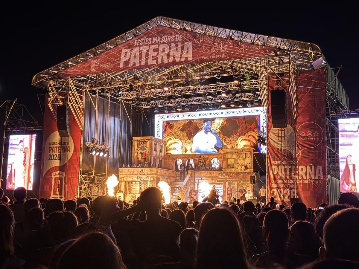 Espectacular escenario de Omar Montes en Paterna.