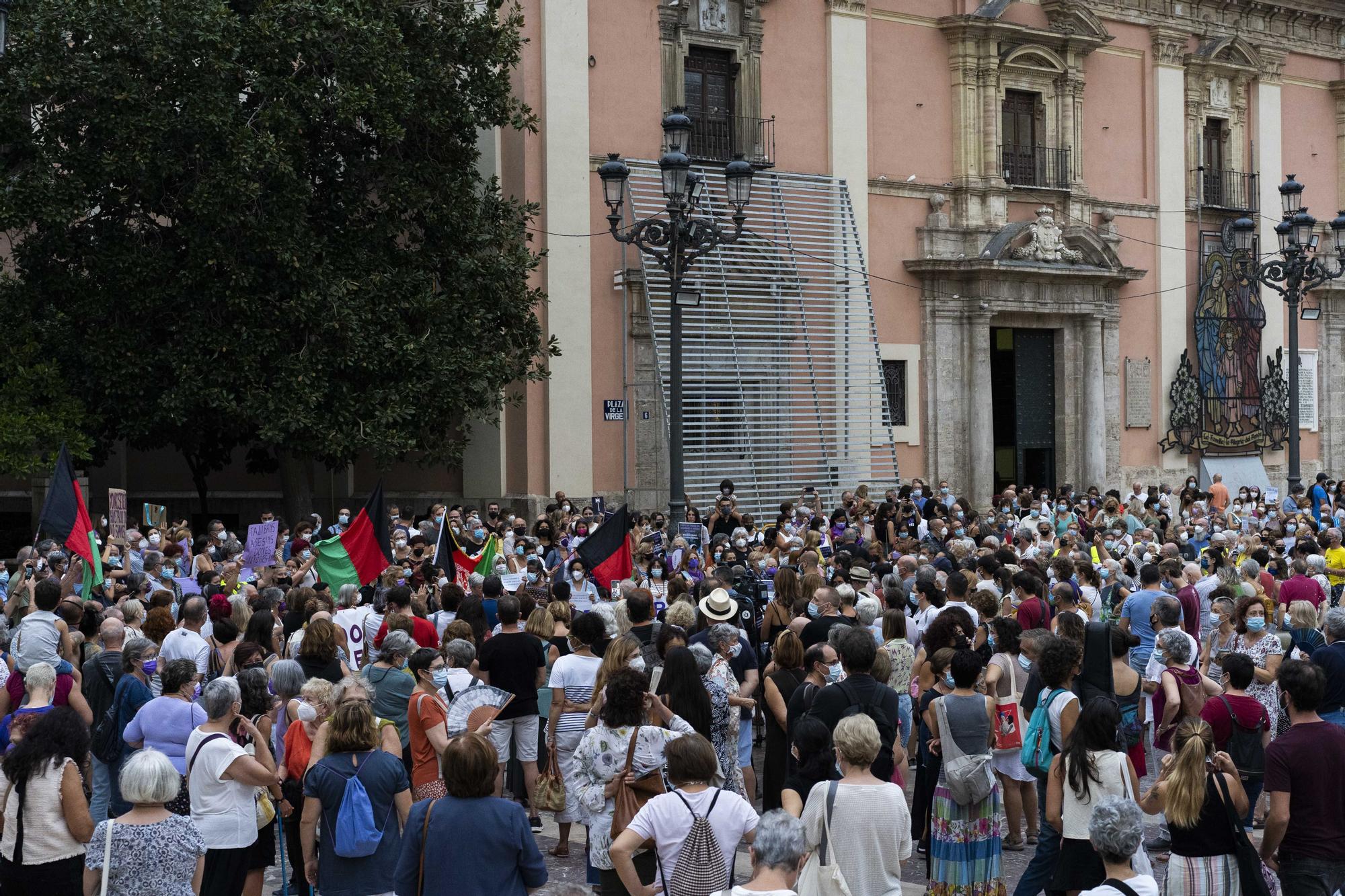 Concentración en València por los derechos de las mujeres afganas