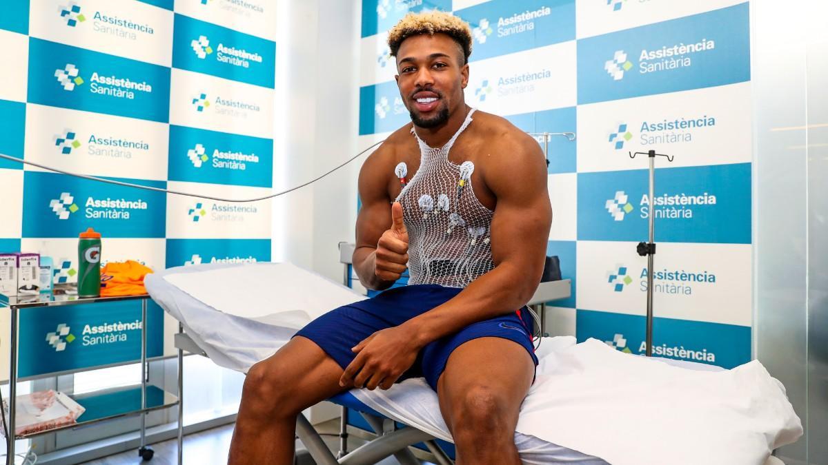 Adama Traoré, pasando el reconocimiento médico