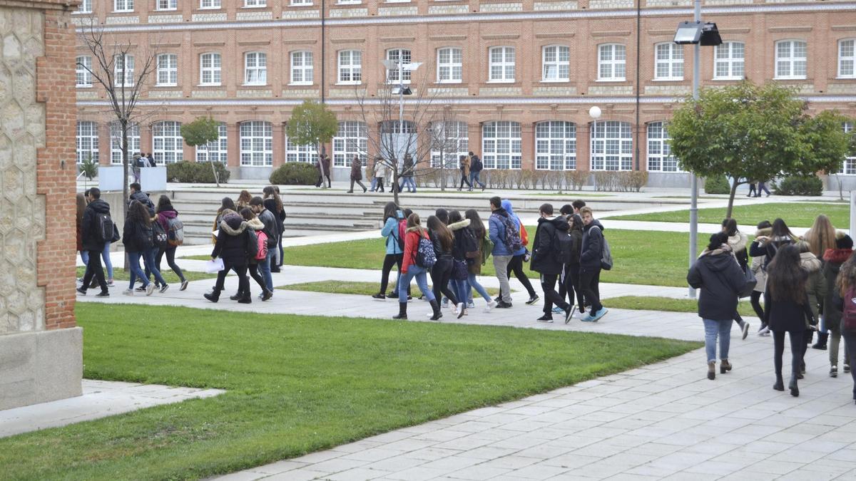 Alumnos en el Campus de Zamora de la USAL, en una foto de archivo.