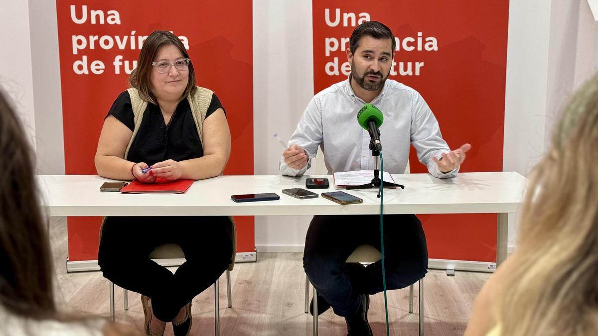 El secretario provincial del PSPv en Castellón, Samuel Falomir, interviene en Castelló este viernes ante los medios de comunicación