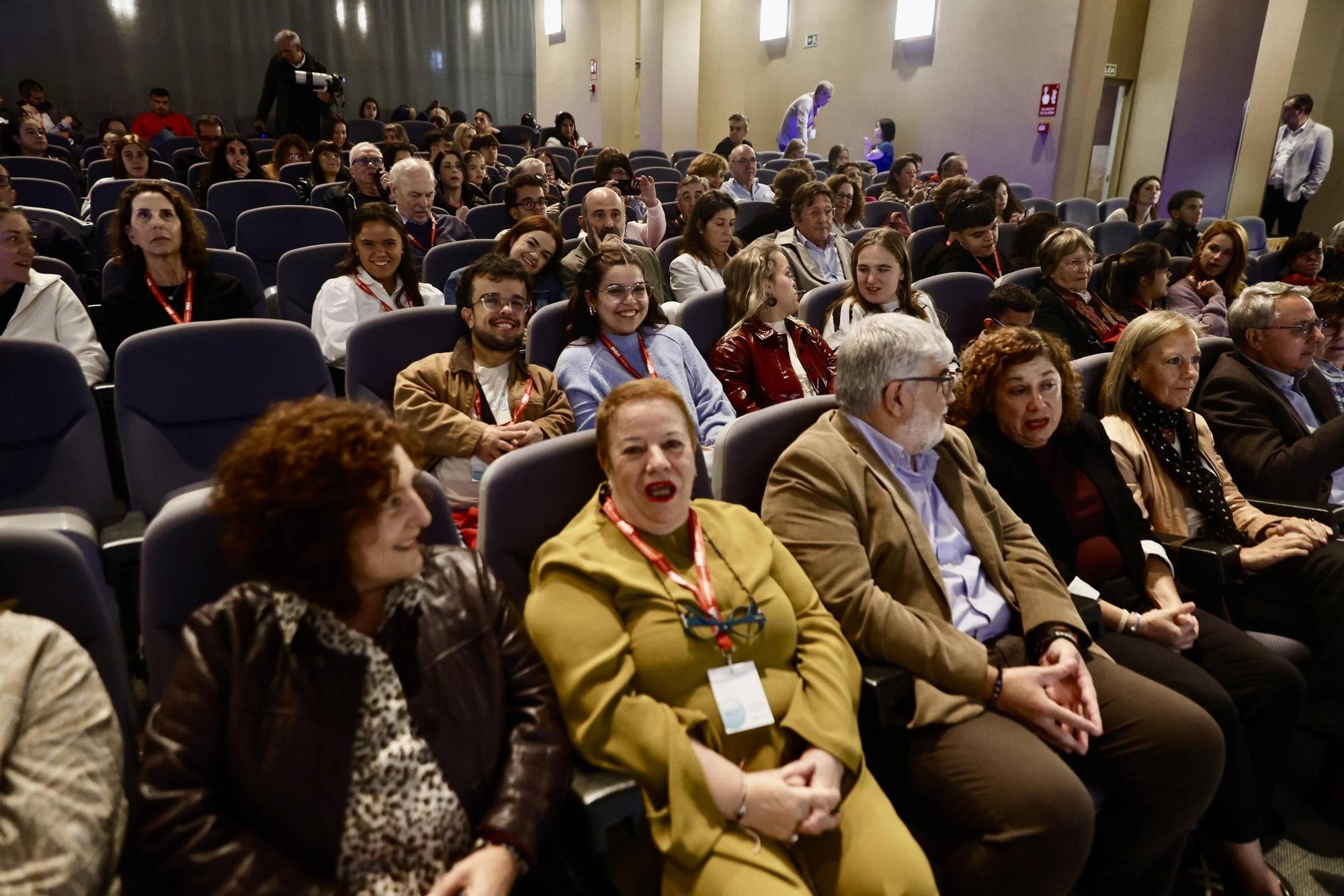 En imágenes: así fue el acto inaugural del congreso de acondroplasia de Alpe en Gijón
