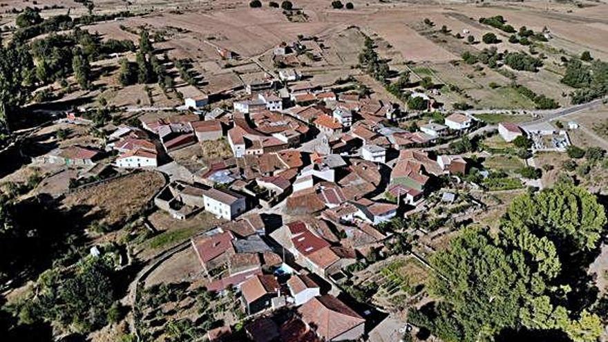 Vista aérea del pueblo de Ufones de Aliste.