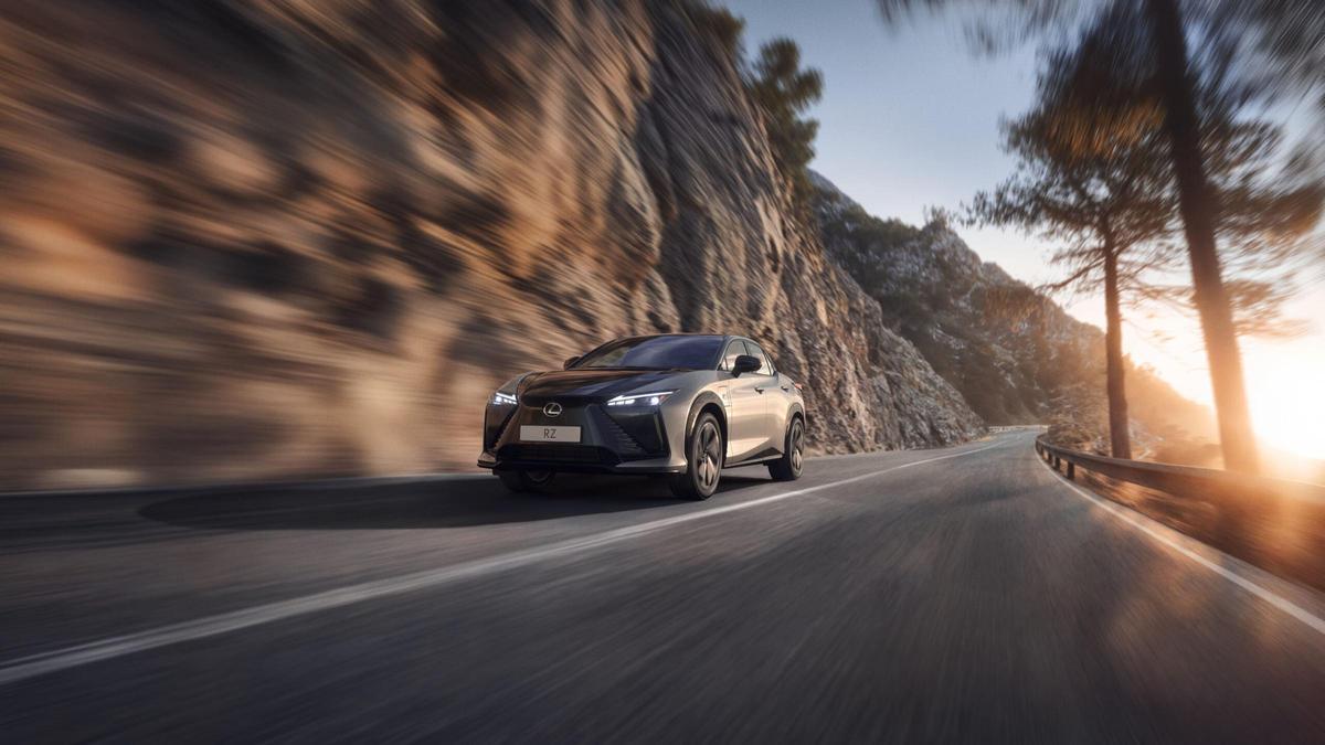 El nou Lexus RZ circulant