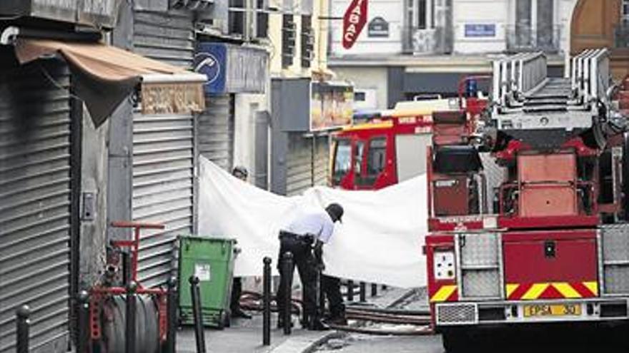 8 muertos, dos de ellos niños, en el incendio de un edificio de París