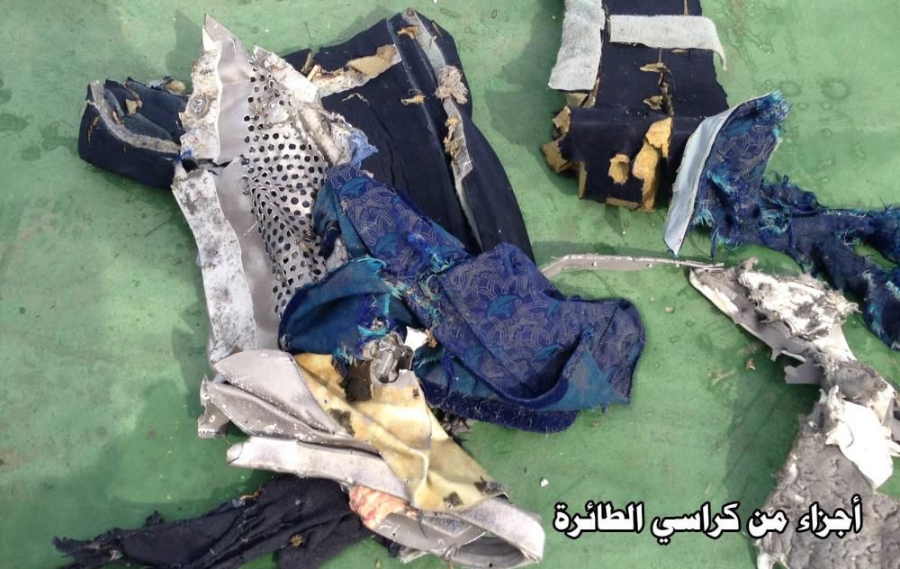 Imágenes de los restos hallados del avión de Egyptair estrellado.