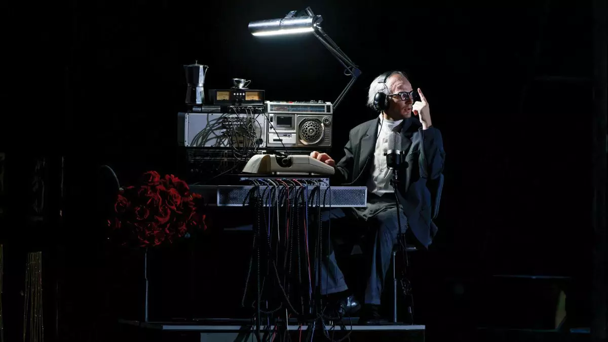 Qué hacer en Madrid: Morricone por Marcos Morau,  los 'collages' de Martín Gaite, campamento de cine para niños con la ECAM...
