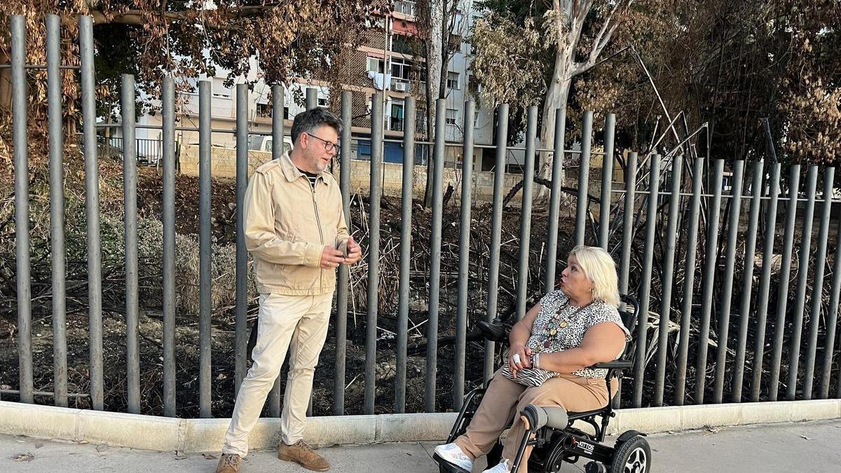 Imagen del  concejal socialista Jorge Quero y la portavoz de Accesibilidad de la Asociación Impacta y vecina de Colonia Santa Inés, Nieves García.