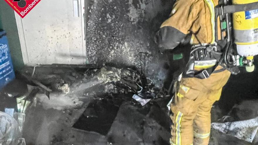 Extinguido un incendio en un acuario del puerto de Calp