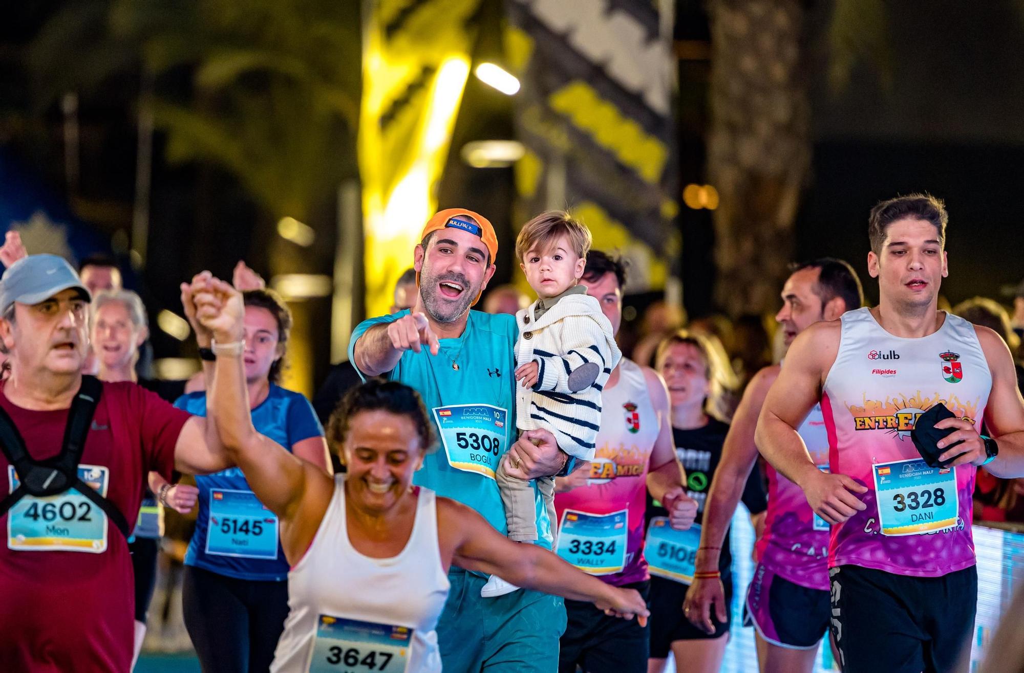 Cerca de 5.000 corredores toman Benidorm.