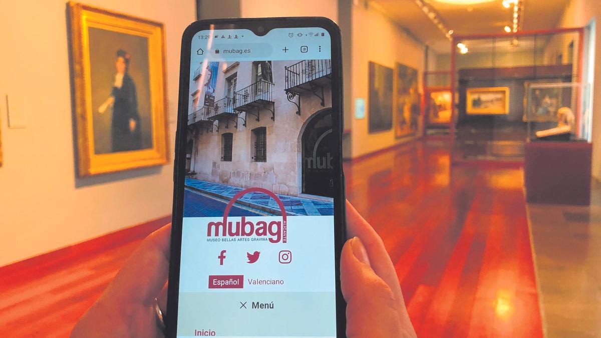 Un móvil con la app del Mubag.
