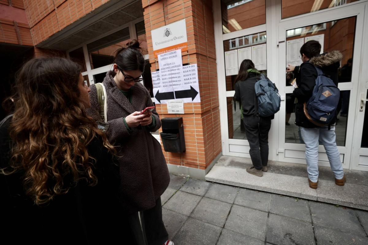 EN IMÁGENES: Así ha sido el examen MIR en Asturias 206 EN IMÁGENES: Así ha sido el examen MIR en Asturias 206