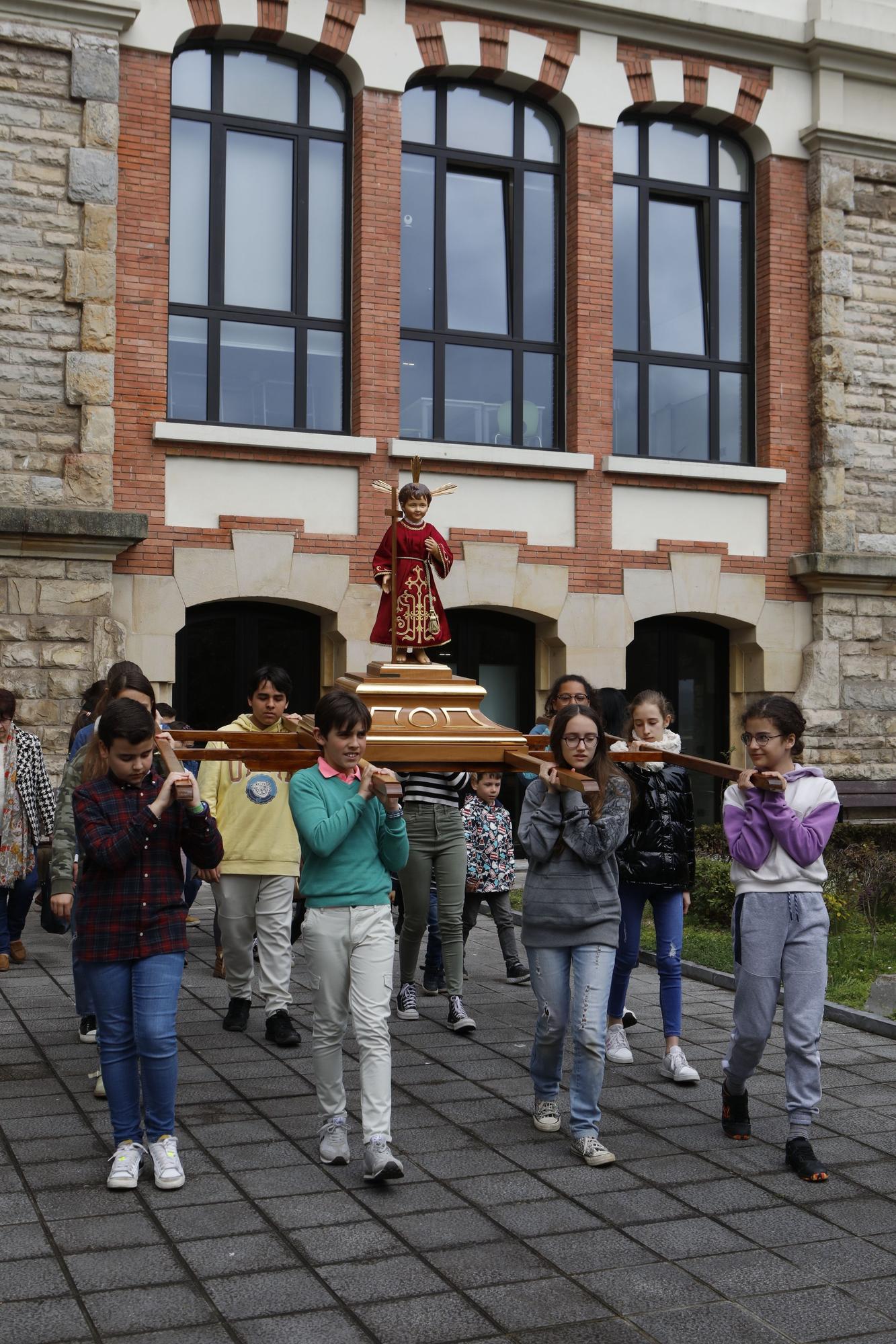 En imágenes: preparativos del Domingo de Ramos con la cofradía del Niño de los Remedios