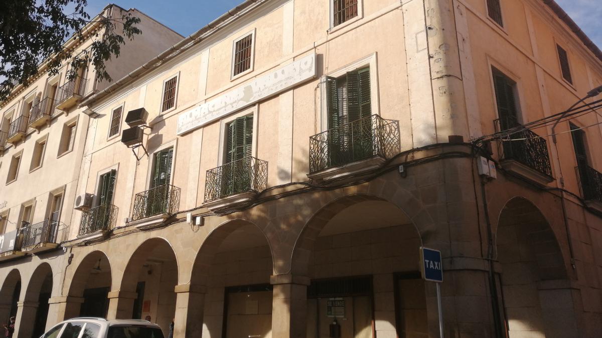 Edificio Almacenes Vallejo, en la plaza de España de Don Benito.