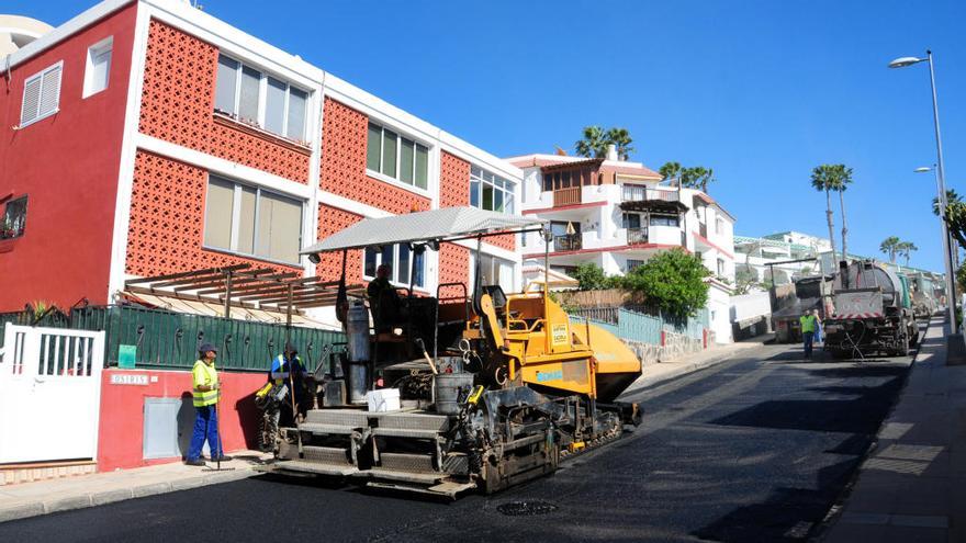 Obras de asfaltado en San Agustín.