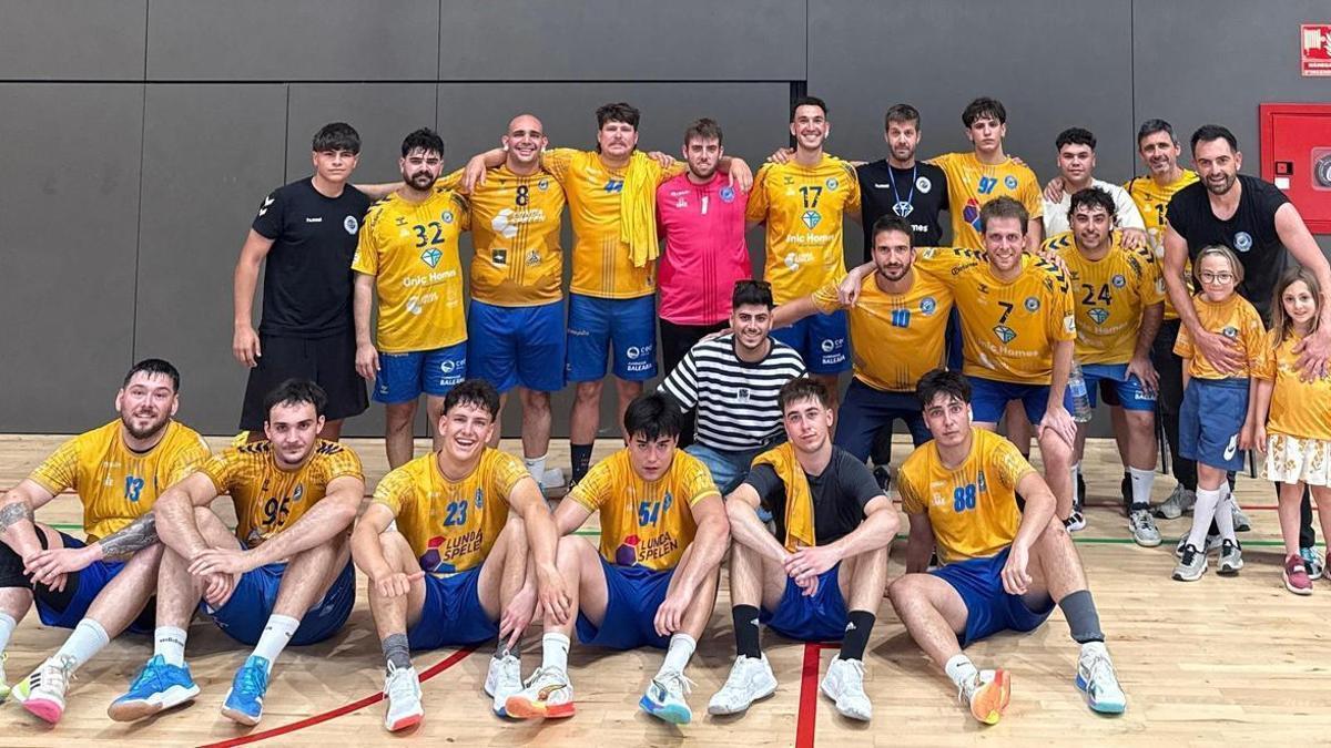 El Handbol Secar de la Real posa tras ganar la Liga Balear.