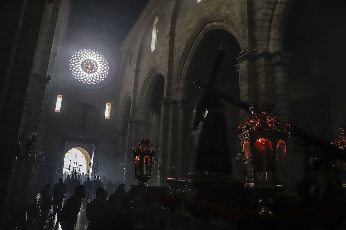 El Vía Crucis de las cofradías vuelve a la calle presidido por Jesús del Calvario