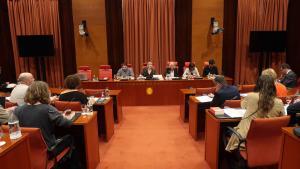 Plens més llargs i baralles per l’ordre del dia: la ruptura del Govern impacta ja en el Parlament