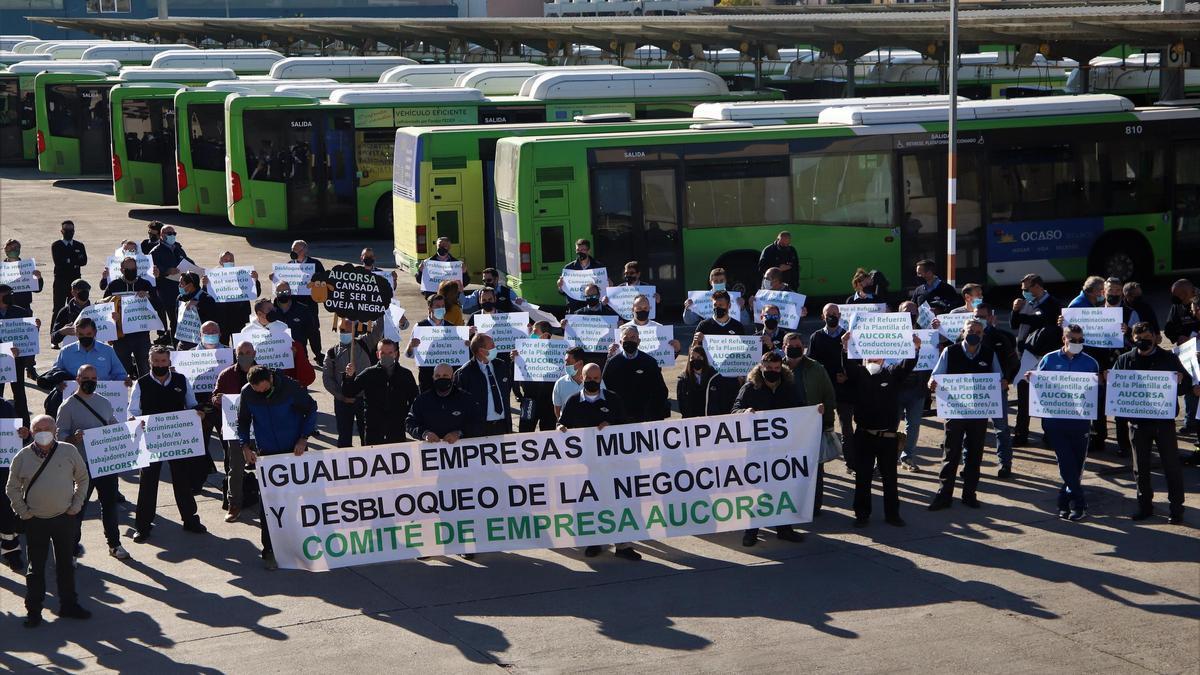 Los trabajadores de Aucorsa inician una huelga con un 100% de seguimiento