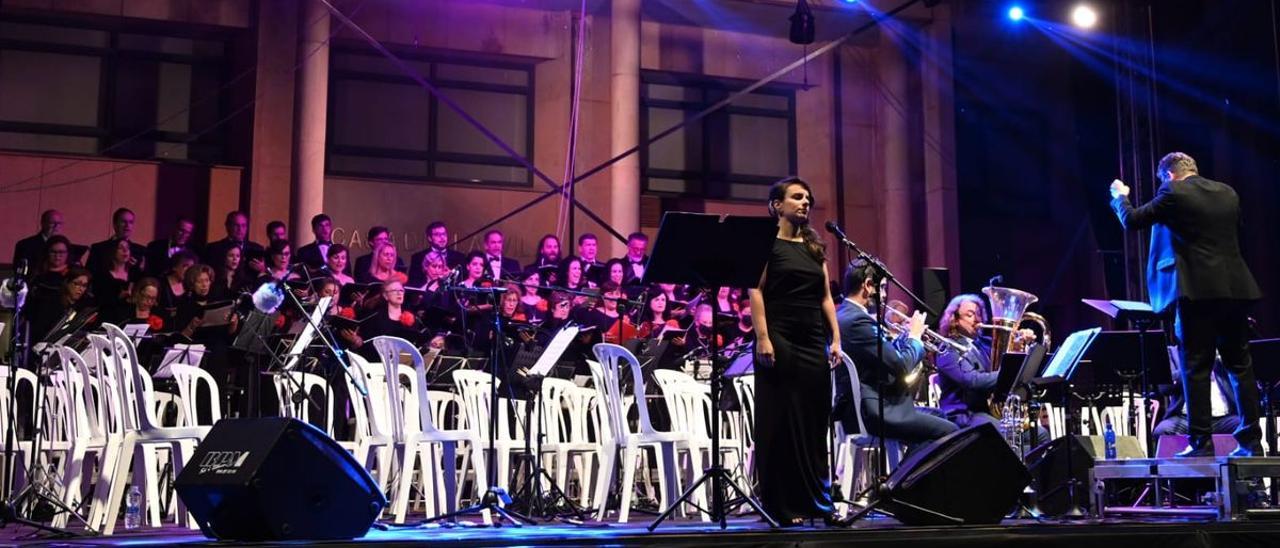 Música, danza y teatro se dieron cita anoche en el macroespectáculo Vila-real Talent.