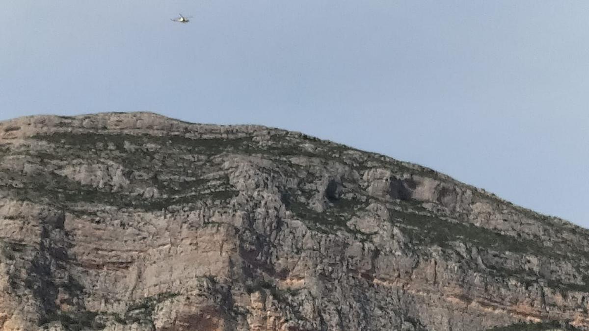 Los bomberos rescatan a tres mujeres perdidas en el Montgó