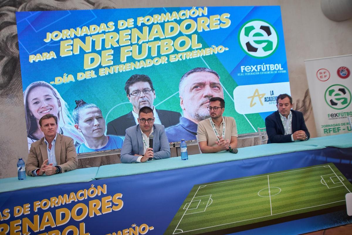 Juan Manuel Clemente, en unas jornadas de entrenadores.