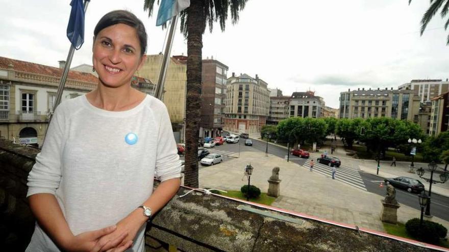 La concejala de Cultura, Sonia Outón, ofrece un avance del programa de San Roque. // Iñaki Abella