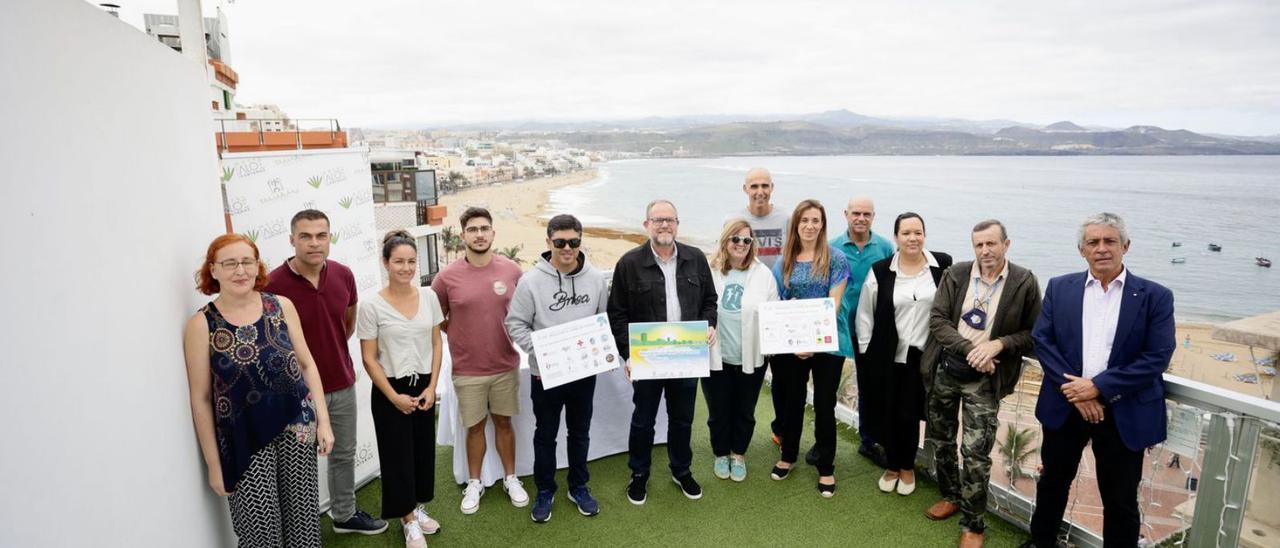 Representantes de las empresas junto al edil, José Eduardo Ramírez, en el hotel Aloe Canteras, ayer. | | GERARDO OJEDA